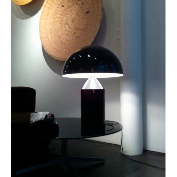 Lámpara de mesa Atoll by Oluce - Modelo grande de metal, diseño icónico y atemporal