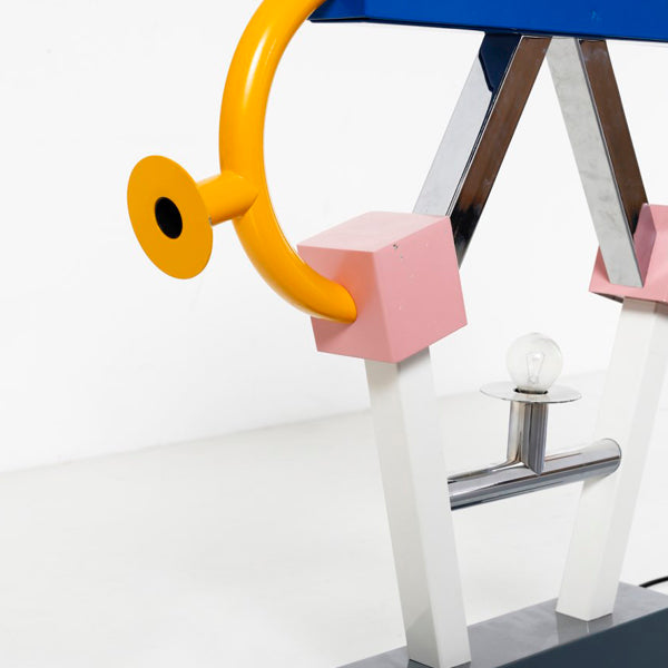Lámpara de mesa Memphis Ashoka - Diseño icónico de Ettore Sottsass