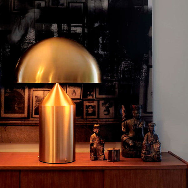 Lámpara de mesa Atollo di Oluce - Modelo mediano en metal, elegancia geométrica y atemporal