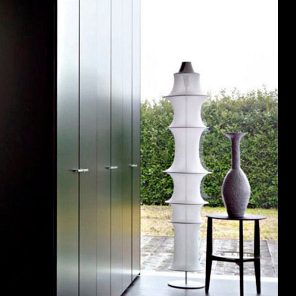 Lámpara de pie Artemide Falkland – Diseño de Bruno Munari