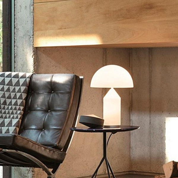 Lámpara de Mesa Atoll by Oluce - Modelo Pequeño en Vidrio, Elegancia Compacta y Luz Difusa
