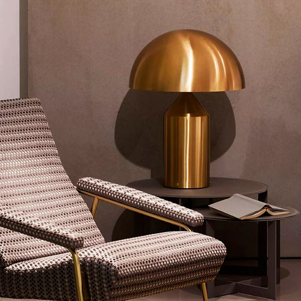 Lámpara de mesa Atoll by Oluce - Modelo grande de metal, diseño icónico y atemporal