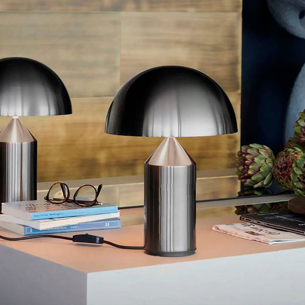 Lámpara de mesa Atollo di Oluce - Modelo mediano en metal, elegancia geométrica y atemporal