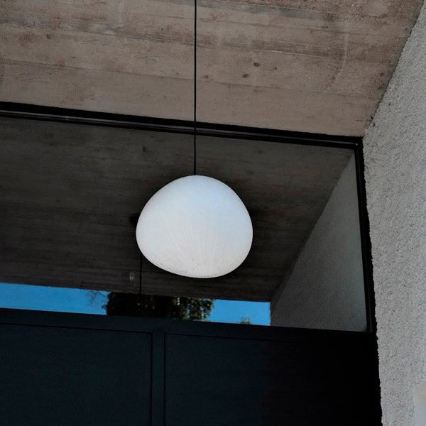 Gregg Sospensione Outdoor di Foscarini – Eleganza sospesa tra natura e design