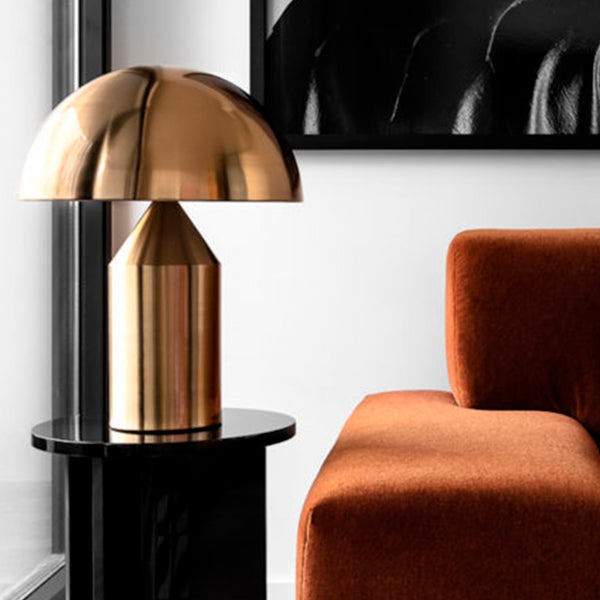 Lámpara de mesa Atollo di Oluce - Modelo mediano en metal, elegancia geométrica y atemporal