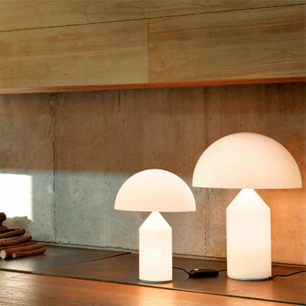 Lámpara de mesa Atollo Glass Medium Model de Oluce - Elegancia geométrica y atemporal