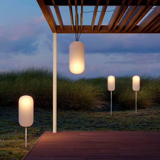 Artemide Gople Outdoor Bollard Una lanterna contemporanea che accarezza la notte