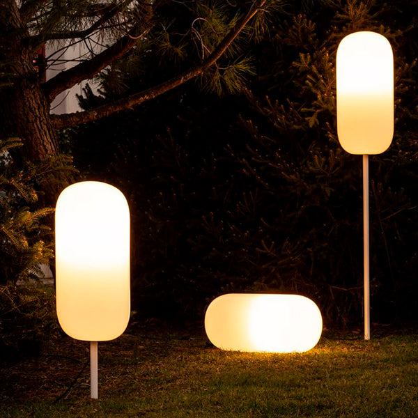 Artemide Gople Outdoor Bollard Una lanterna contemporanea che accarezza la notte