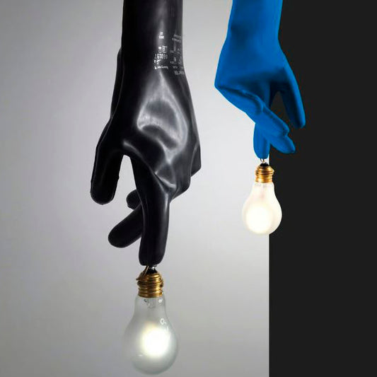 Ingo Maurer Luzy lampada a sospensione  – L’arte luminosa del design anticonvenzionale
