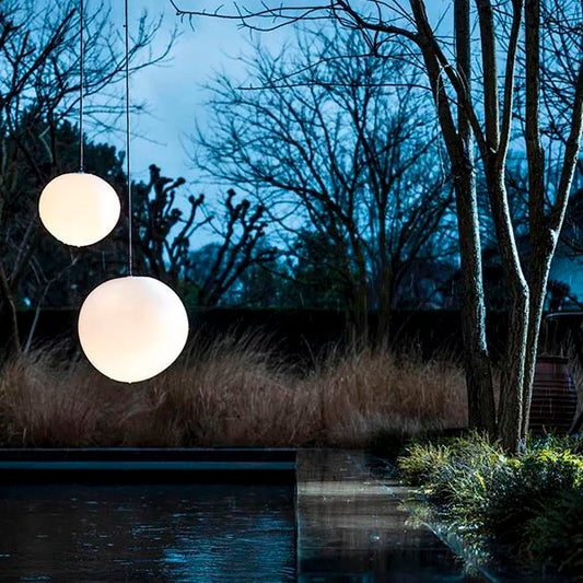 Gregg Sospensione Outdoor di Foscarini – Eleganza sospesa tra natura e design