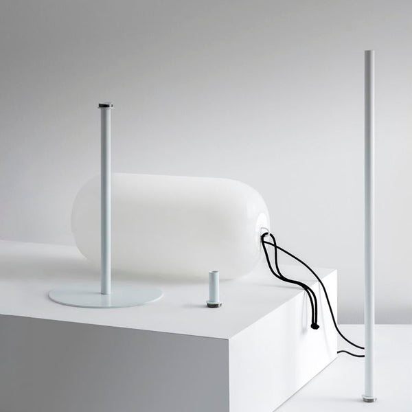 Artemide Gople Outdoor Bollard Una lanterna contemporanea che accarezza la notte