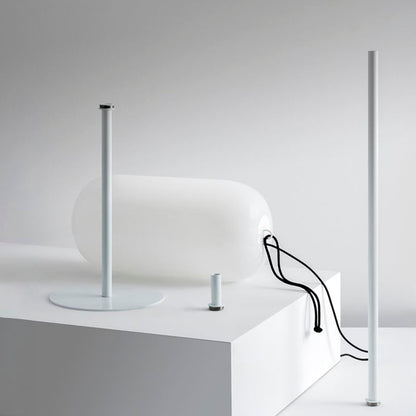 Artemide Gople Outdoor Bollard Una lanterna contemporanea che accarezza la notte