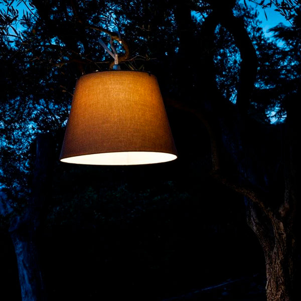 Artemide - Tolomeo Paralume Outdoor Hook: L'icona del design diventa nomade e leggera
