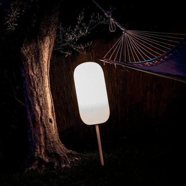 Artemide Gople Outdoor Bollard Una lanterna contemporanea che accarezza la notte