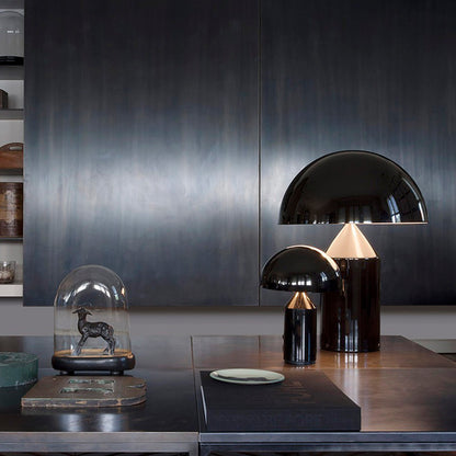Lámpara de mesa Atoll by Oluce - Modelo grande de metal, diseño icónico y atemporal