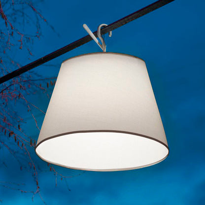 Artemide - Tolomeo Paralume Outdoor Hook: L'icona del design diventa nomade e leggera