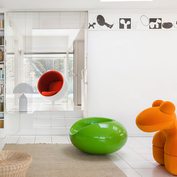 Sillón Eero Aarnio Pastil: diseño futurista y comodidad atemporal